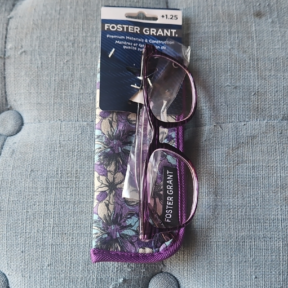 🌟3/$25🌟 Foster Grant Lavender Glasses + 1.25 with Floral Sleeve